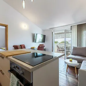 https://apartment-lila.in-istria.net